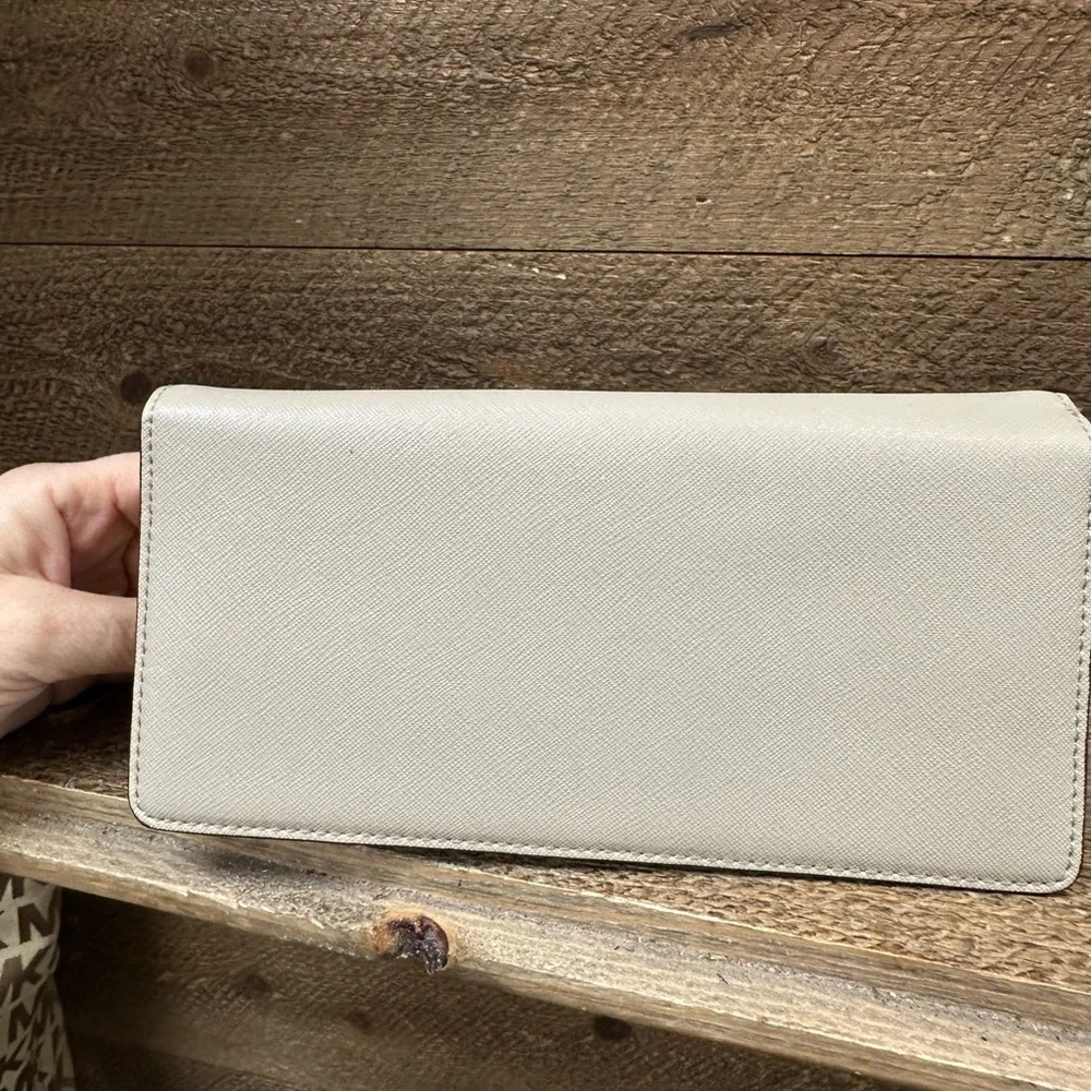 ✨ Kate Spade New York Long Wallet – Neutral Gray Saffiano Leather